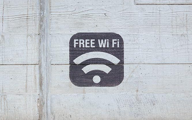 WIFI-paul-hanaoka-KRAk_61pgTo-unsplash